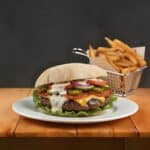 „Leicht“ scharfer Pinsa Burger